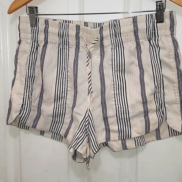 Express Pants - EXPRESS WOMEN'S  HIGH RISE  SILKY SHORT CREAM/BLUE SZ S/P